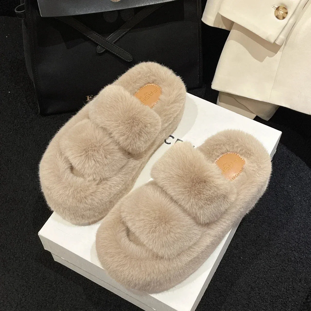 Fluffy Faux Fur Slippers with 7cm Platform – Cozy Fuzzy Slippers for Winter